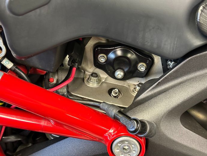 Spark plug boot off of the rear cylinder spark plug